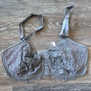 Victoria’s Secret DREAM ANGELS
Wicked Unlined Lace Balconette Bra